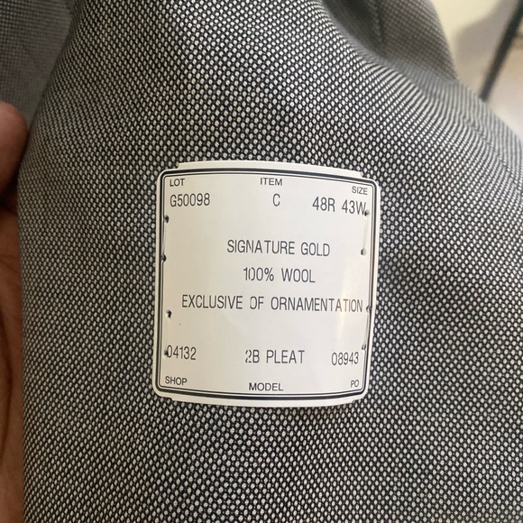 Suit 48 regular 2 pieces Jos A bank 100 wool super fine price is negotiable - Picture 5 of 6